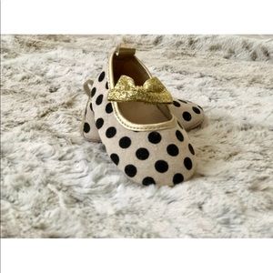 ✨Adorable baby polka dot shoes✨